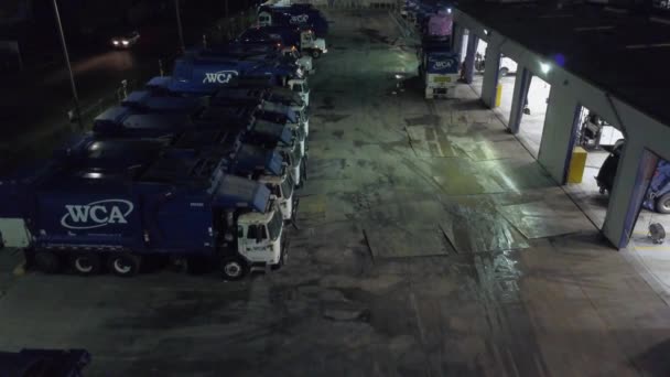 Filas de camiones volquete — Vídeo de stock