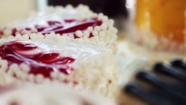 一个蛋糕的特写 — 图库视频影像