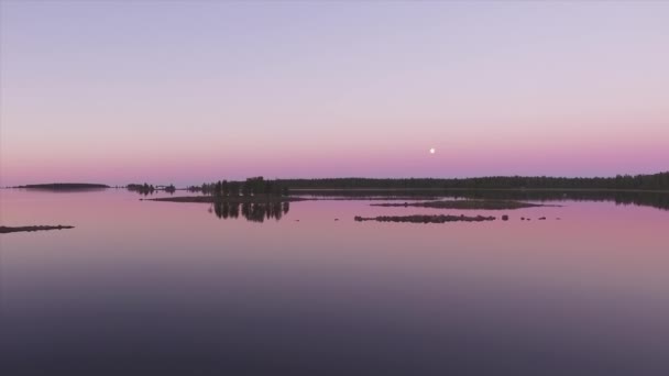 En solnedgång i bakgrunden — Stockvideo