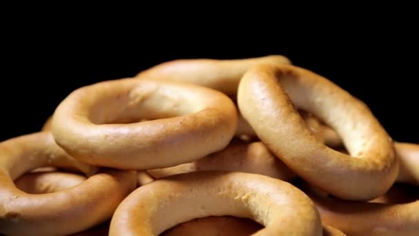 Un primer plano de una rosquilla — Vídeos de Stock