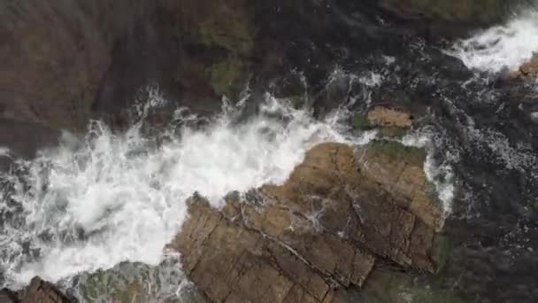 Ein großer Wasserfall — Stockvideo