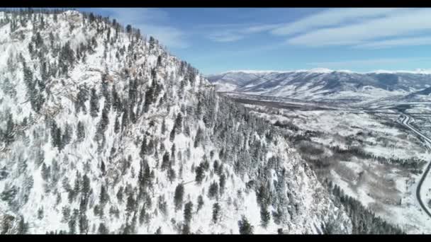 눈덮인 산의 모습 — 비디오