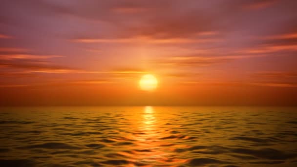 Una puesta de sol sobre un cuerpo de agua — Vídeos de Stock