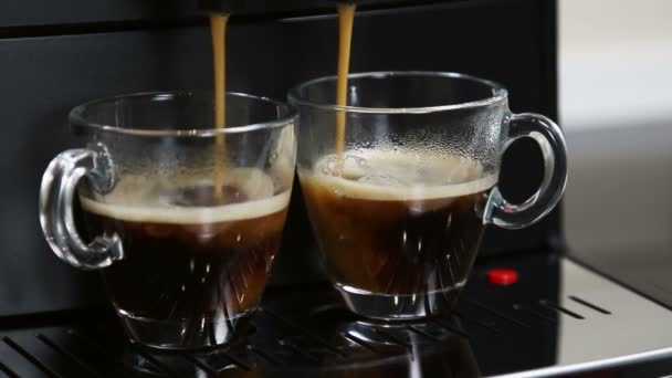 A glass cup on a counter — Stock Video