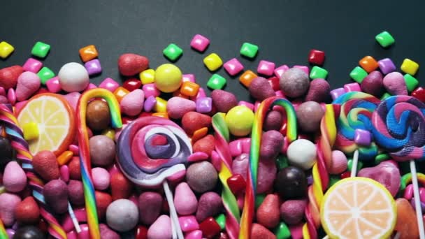 Μια ομάδα από πολύχρωμα μπαλόνια — Αρχείο Βίντεο