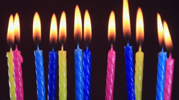 一堆点燃的蜡烛 — 图库视频影像