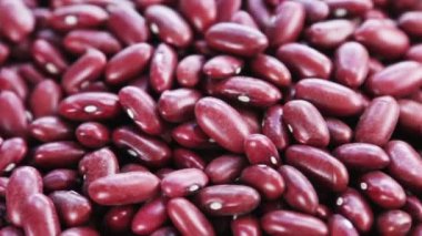 Bir yığın yiyecek.