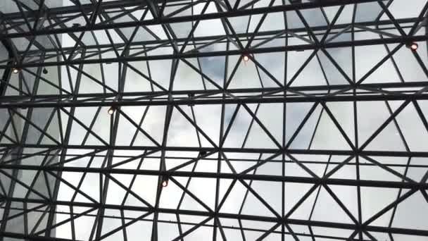 Um telhado de vidro — Vídeo de Stock