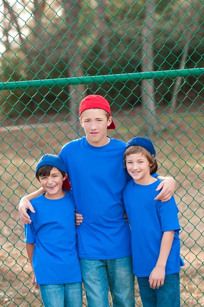 Portrét tří chlapců baseball — Stock fotografie