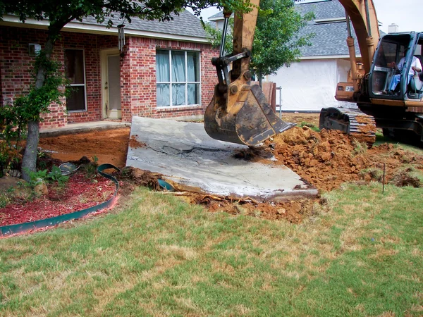 Backyard construction behind a residential home. — Stock Photo, Image