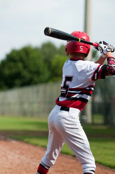 Baseballspieler macht sich bereit zum Schläger — Stockfoto