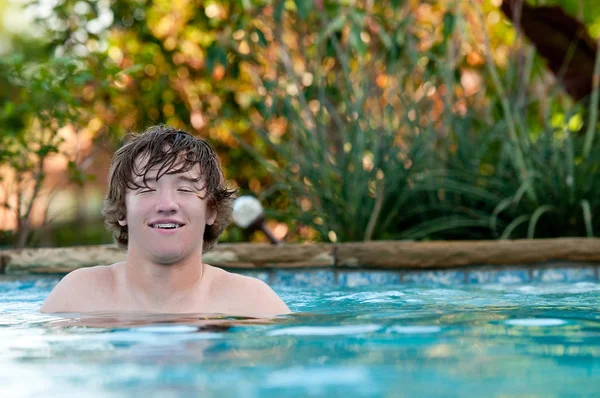 Happy teen in swimming pool with copy space. — Stock Photo, Image