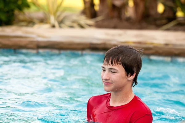 Happy teen boy in swimming pool with copy space. — Stock Photo, Image