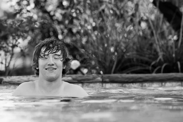 Happy teen in swimming pool with copy space. — Stock Photo, Image