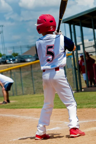 Bateador de béisbol juvenil de liga pequeña . —  Fotos de Stock
