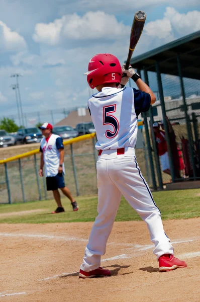 Jeugd weinig league honkbal slagman. — Stockfoto