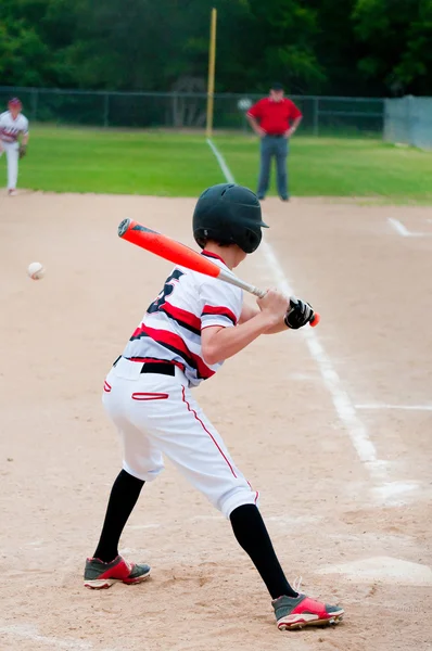 Baseball jongen batting — Stockfoto