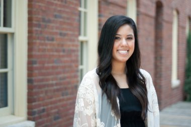 Mutlu üst düzey mezunu