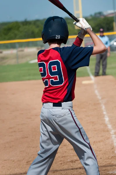 Amerikanischer Jugend-Baseballschläger — Stockfoto