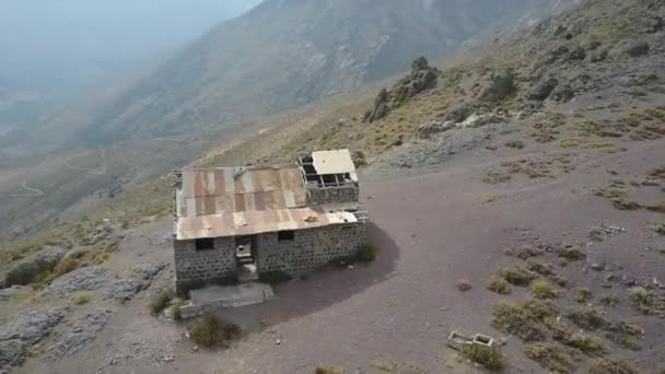 Veduta Aerea Del Rifugio Tedesco Abbandonato Sulle Ande Centrali Vicino — Video Stock
