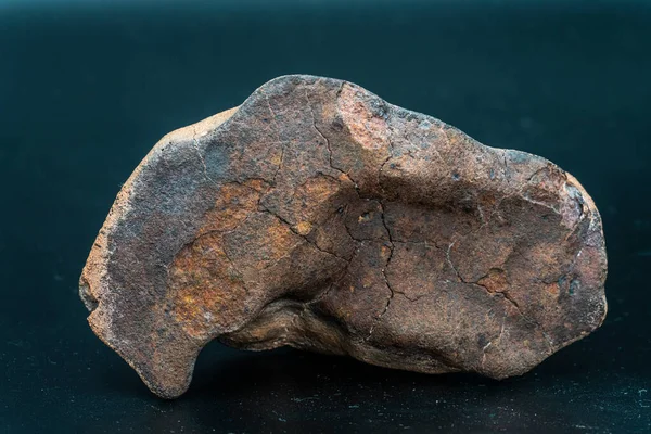 Χονδρίτης Μετεωρίτης Από Πτώση Αστεροειδών Που Προσκρούει Στη Στην Έρημο — Φωτογραφία Αρχείου