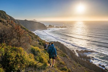Pasifik Okyanusu 'nun önündeki vahşi manzaralı Topocalma inanılmaz plajı, Santiago de Chile, Şili  