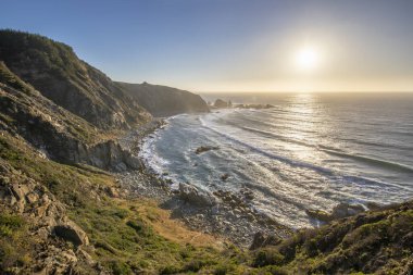 Pasifik Okyanusu 'nun önündeki vahşi manzaralı Topocalma inanılmaz plajı, Santiago de Chile, Şili  