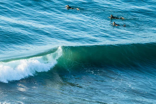 Surfers Riding Big Wave Pacific Ocean Puertecillo Spot Chile — Stock Photo, Image