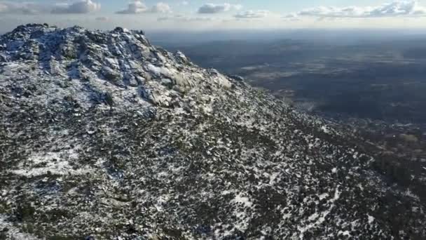 Vista Aérea Las Montañas Madrid Cubiertas Nieve Mañana Invierno — Vídeos de Stock