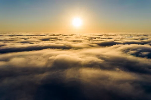 Vue Aérienne Haut Nuages Blancs Gonflés Lever Soleil — Photo