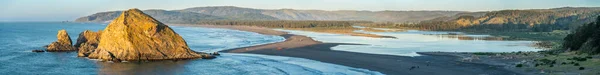 Idyllic Wild Beach Rocky Island Sand Tongue Splitting Sea River — Stock Photo, Image
