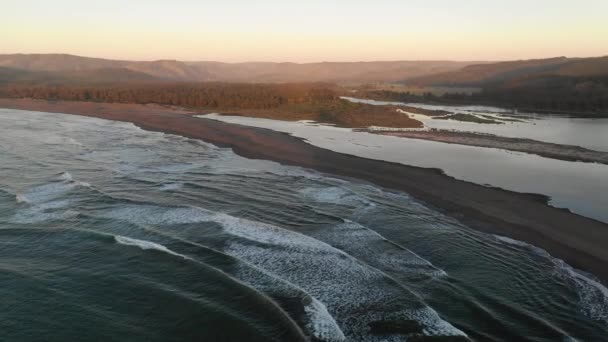 Vista Aérea Del Río Topocalma Increíble Playa Salvaje Durante Puesta — Vídeos de Stock