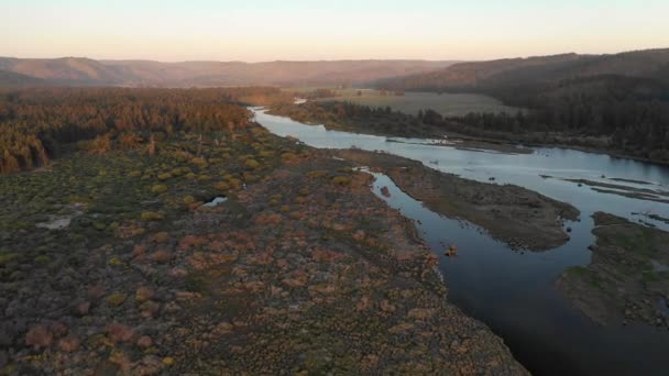 Vedere Aeriană Râului Topocalma Uimitoare Plajă Sălbatică Timpul Apusului Soare — Videoclip de stoc