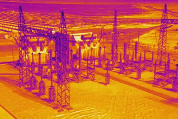 Vue Aérienne Utilisation Imagerie Thermique Pour Inspecter Sous Station Électrique — Video