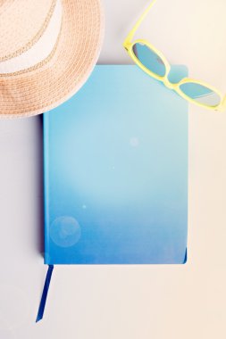 Yaz seti, düz yatıyordu