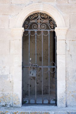 kafes ile eski kapı