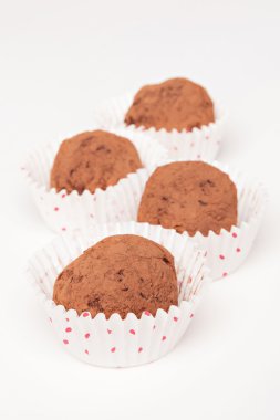 Ev yapımı çikolatalı trüf.