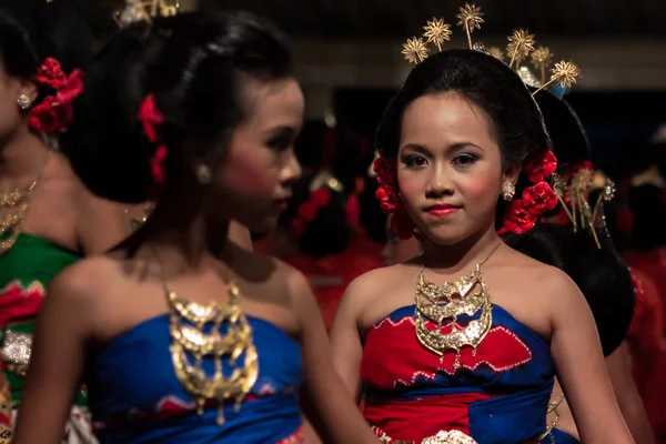 Yogyakarta Indonesië December 2013 Onbeschaamde Glimlach Van Jonge Traditionele Danser — Stockfoto