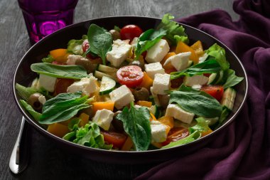 Beyaz peynir ve sebze taze Yunan salatası