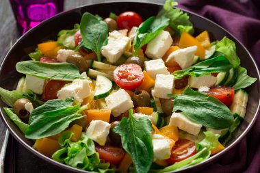 Beyaz peynir ve sebze taze Yunan salatası