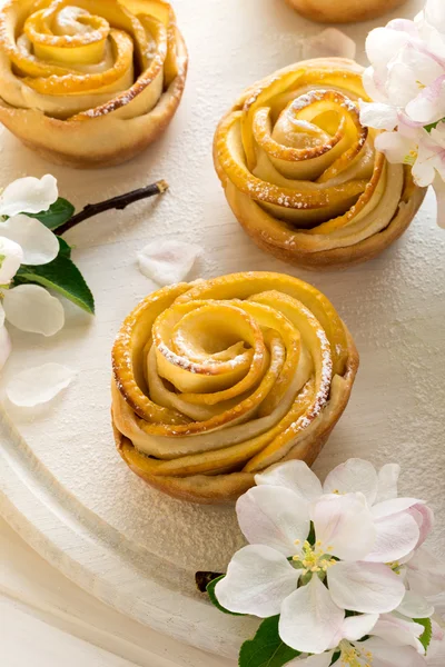 Homemade apple rose cakes decorated apple blossom — Stock Photo, Image