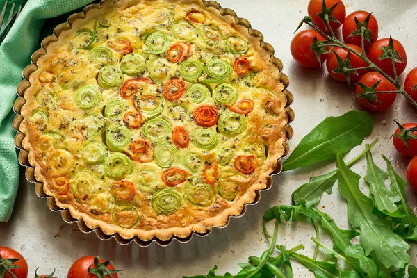 Ev yapımı vejetaryen pasta kabak ve havuç ile 