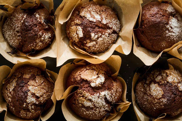 Schokoladen-Bananen-Muffins. Selektiver Fokus — Stockfoto