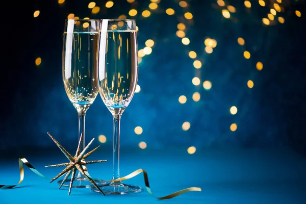 Two Glasses Champagne Bokeh Lights Background New Year Celebration Concept — Stock Photo, Image