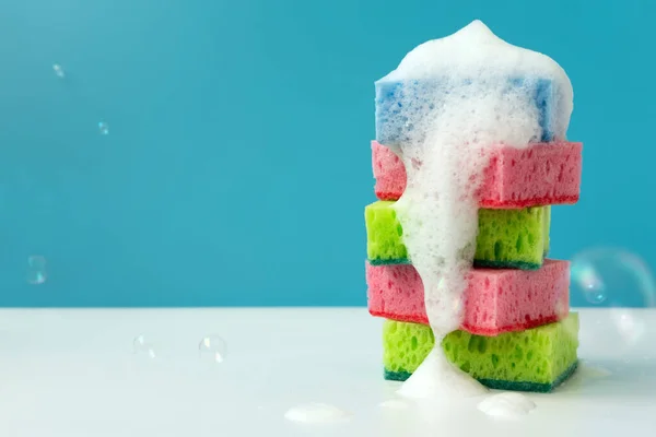 Stack Kitchen Cleaning Sponges Soap Bubbles Blue Background Front View — Zdjęcie stockowe