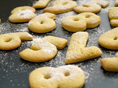 Sayılar şeklinde ev yapımı kurabiye