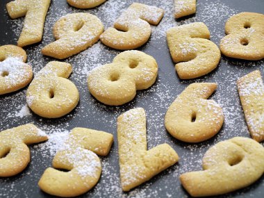 Sayılar şeklinde ev yapımı kurabiye