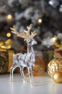 Altın Boynuzlu Kristal Ren Geyiği ve Şenlik İçin Noel Hediyeleri