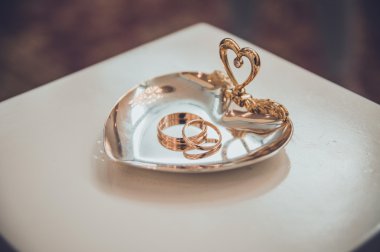 Evlilik yüzükleri.