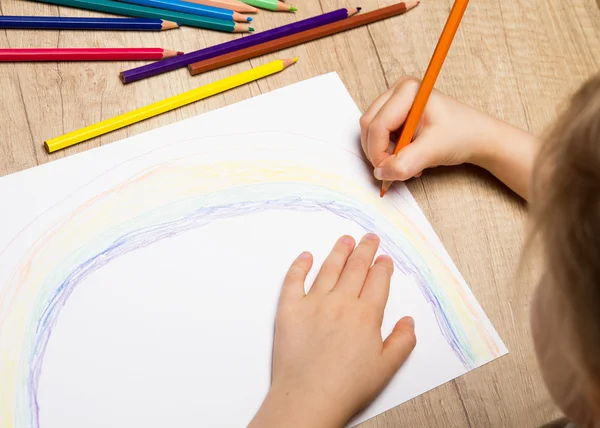 Mano de dibujo infantil a lápiz de color —  Fotos de Stock